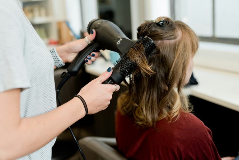 Comment Passer son CAP Coiffure Rapidement en 2025 : Le Guide Ultime