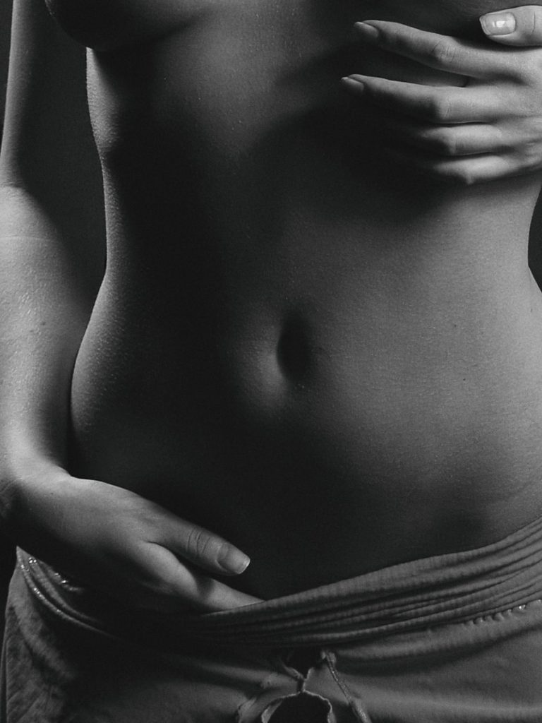 Stomach Vacuum : Dangereux ou Sûr ? Les Risques et Précautions en 2025
