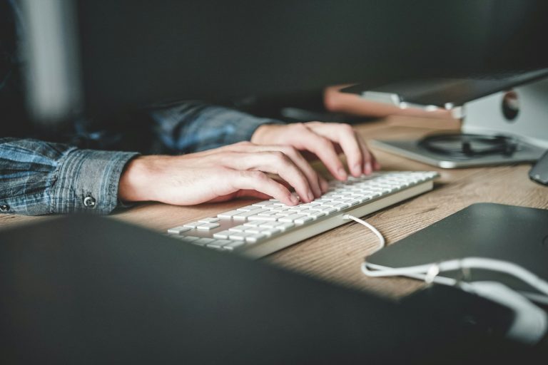 Quel est le Meilleur Logiciel IA en 2025 ? Guide Complet pour Choisir l’Outil Parfait